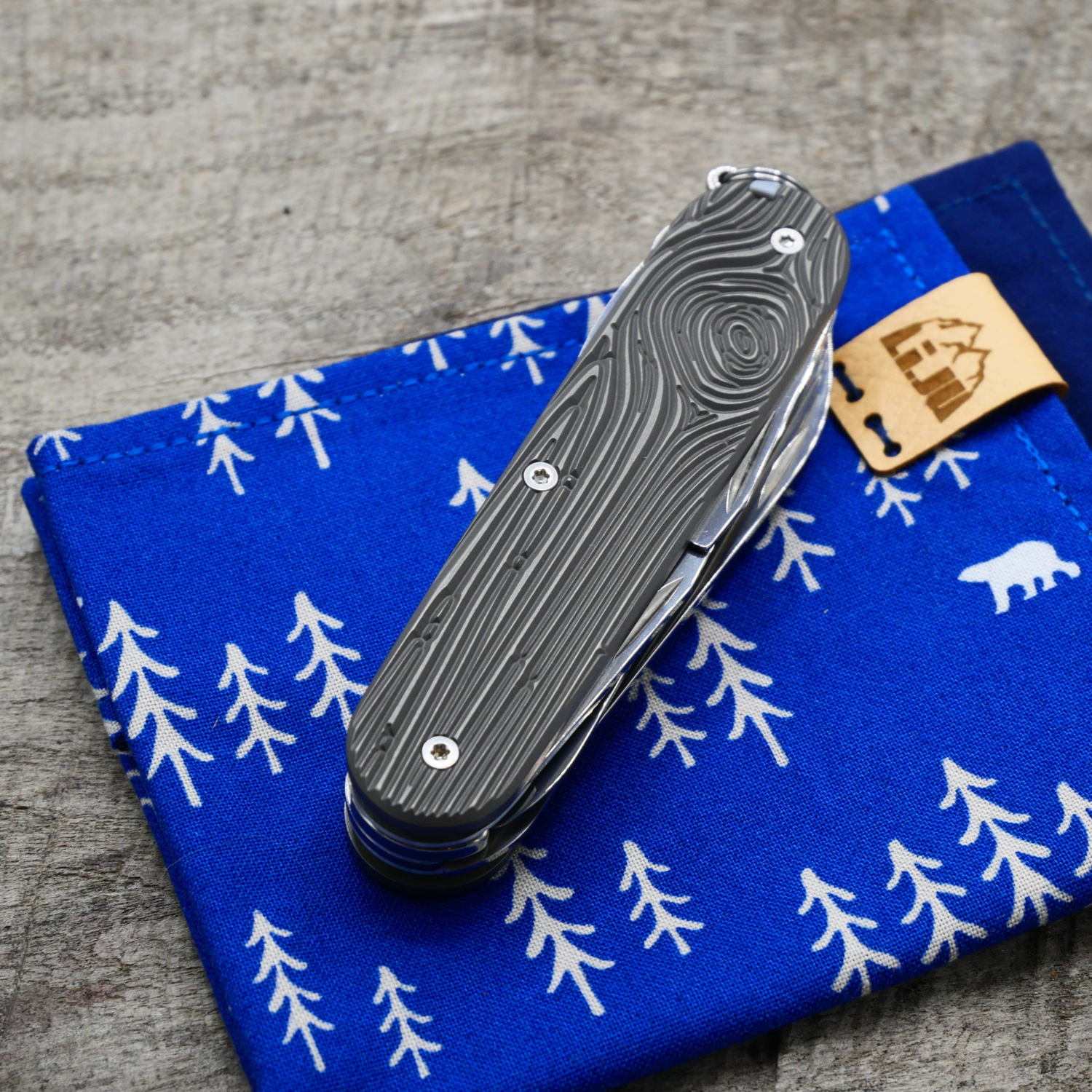 WOOD - HUNTSMAN - dark wash - fertig montiertes Taschenmesser - Titan Grade 5  (Ti 6AI 4V)  - 91mm